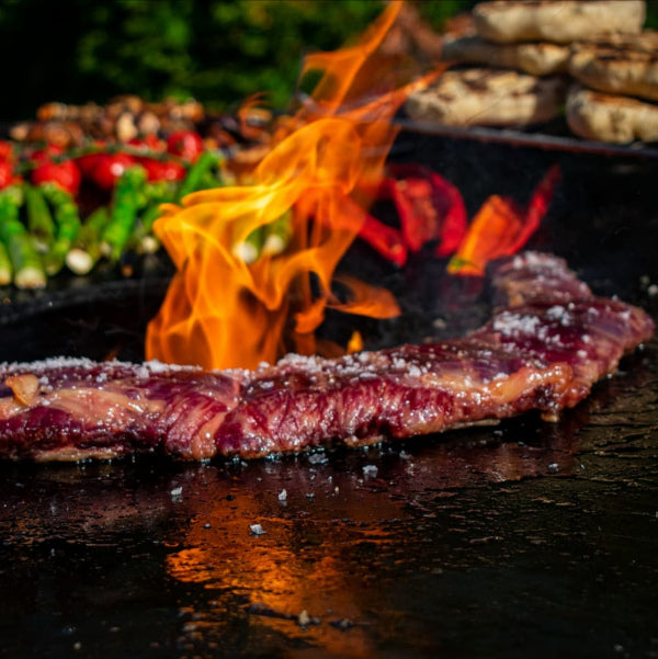 kobe-skirt auf dem Grill im Feuer, Outsideskirt, Zwerchfell Steak, Wagyu Saumfleisch Steak